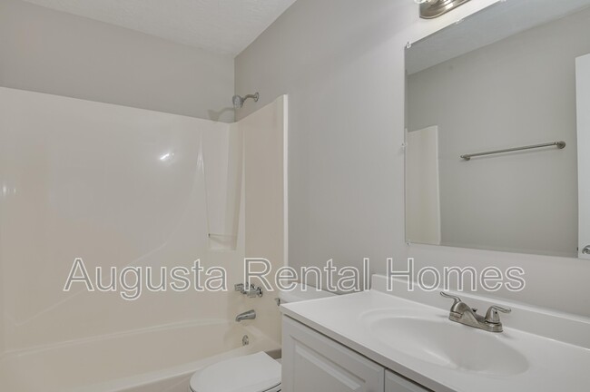 Building Photo - 2806 Thomas Ln