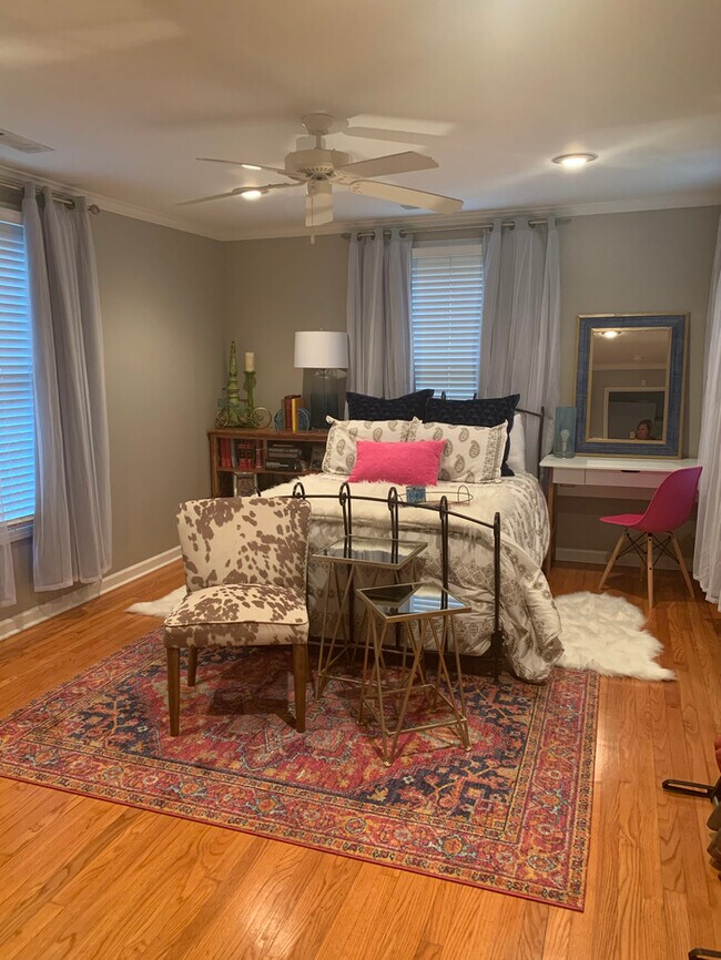 Building Photo - Very Nice 3 Bedroom 2 Bath Home in The Hei...