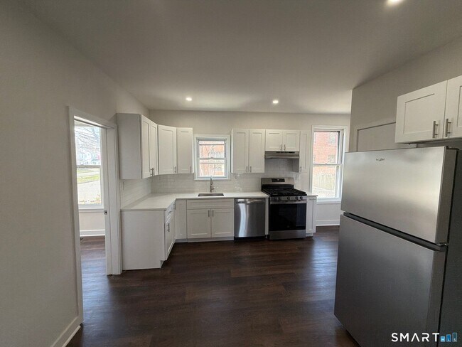 Building Photo - 316 W Main St