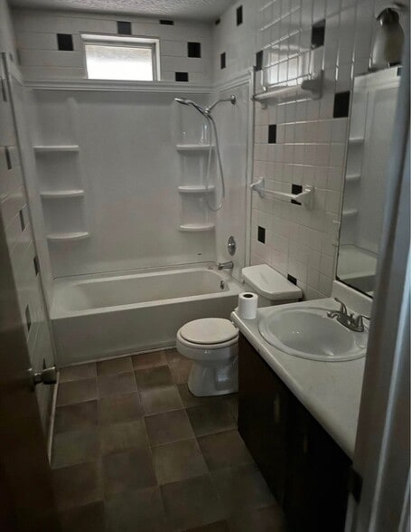 Building Photo - 524 Cedar Cir