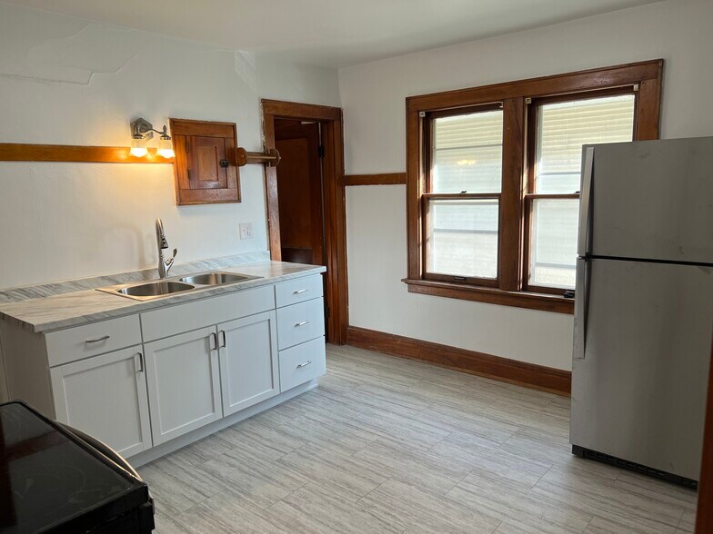 Kitchen - 3347 N Cramer St