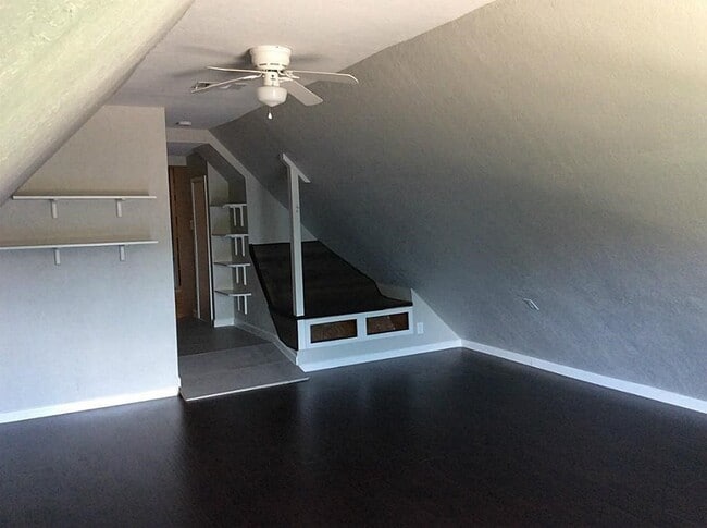 Building Photo - 3035 Mosby Dr