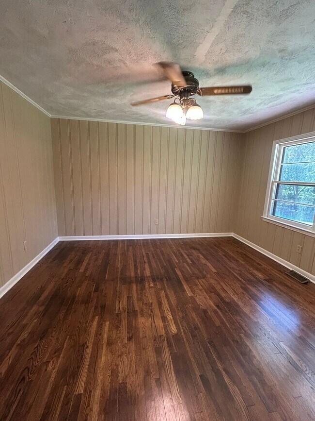 Building Photo - 104 Galaxie Pl