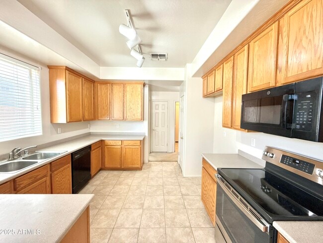 Building Photo - 15029 W Riviera Dr