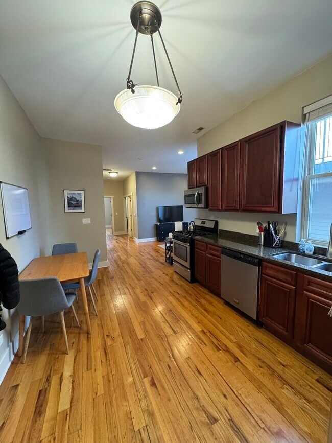 Building Photo - 1961 N Wilmot Ave