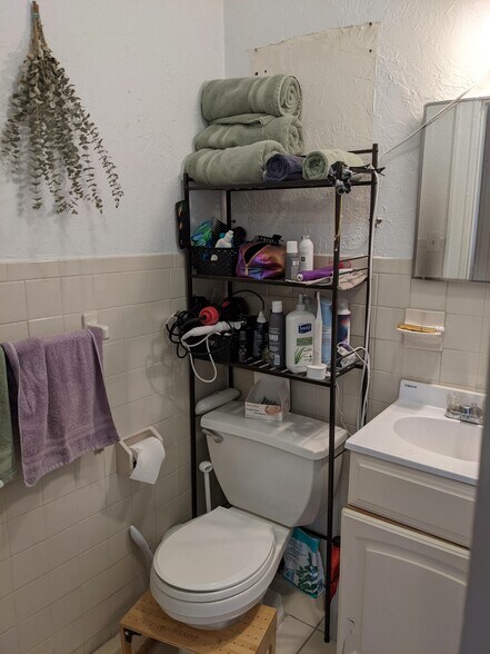 Building Photo - 1572 Commonwealth Ave