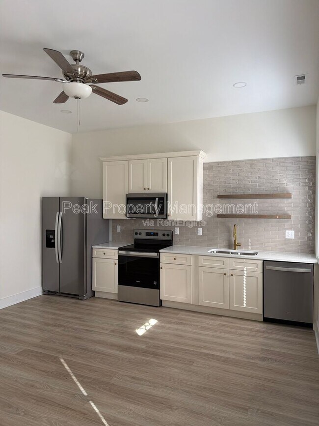 Building Photo - 3014 Parkwood Ave