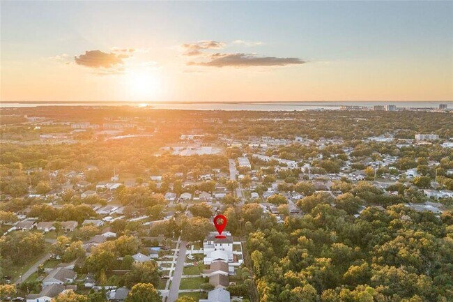 Building Photo - 3317 W Napoleon Ave