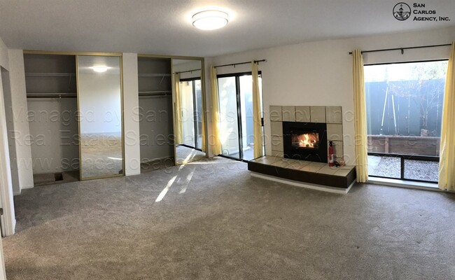 Building Photo - Spacious & Updated 2 Bed Downtown Monterey...