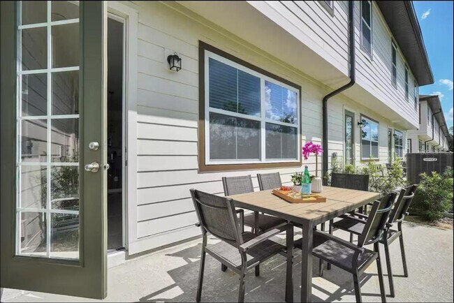Building Photo - 816 Longboat Dr