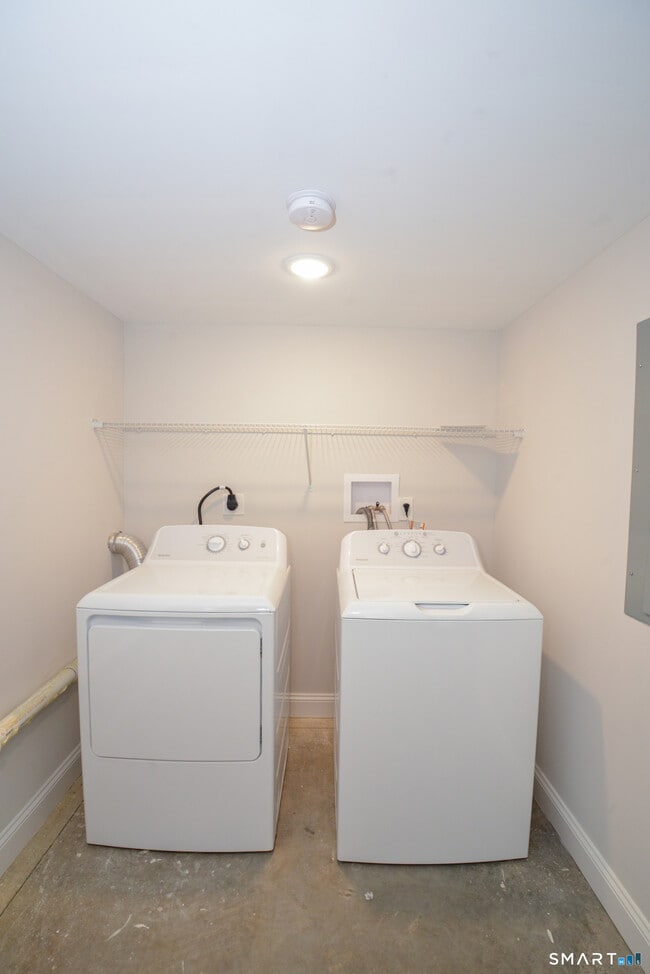 Building Photo - 335-343 Meadowside Rd