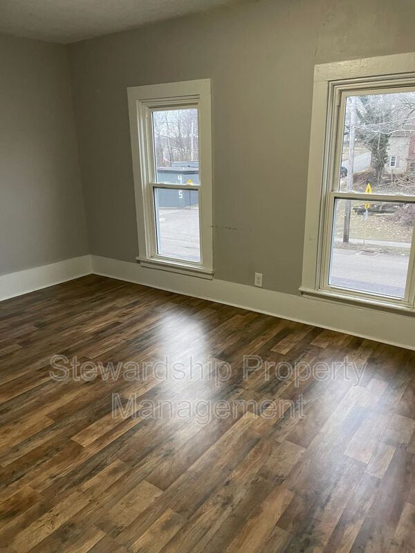 Building Photo - 508 Tremont Ave SW