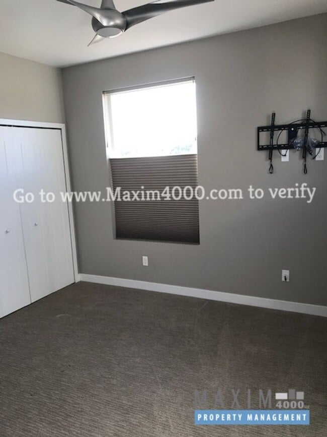 Building Photo - 859 Struthers Ave