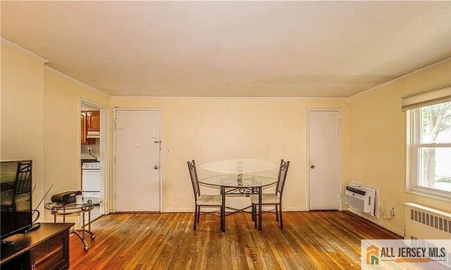 Building Photo - 28B Garfield Park