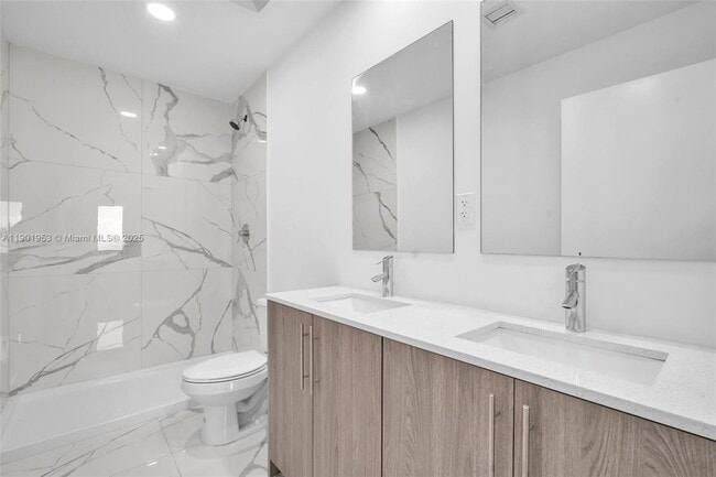 Building Photo - 206 NW 11th Ct