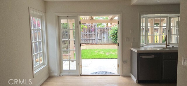 Building Photo - 6 Firethorn