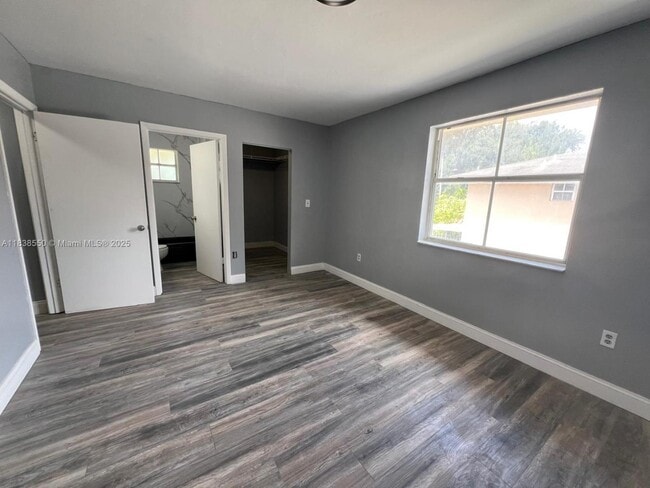 Building Photo - 451 NE 136th St