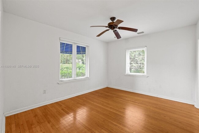 Building Photo - 410 Minorca Ave