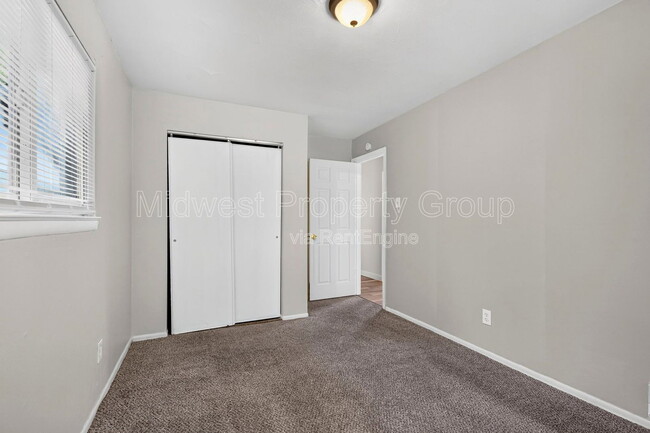 Building Photo - 235 Flora Dr