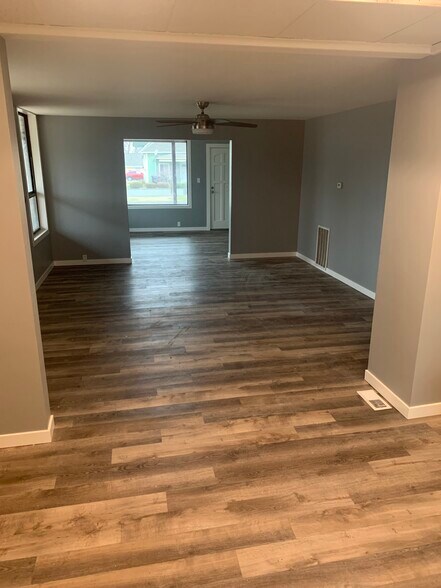 Living Room - 802 N 8th Ave