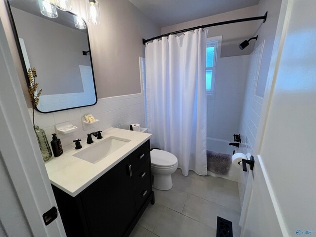 Building Photo - 1612 NE Wellman Ave