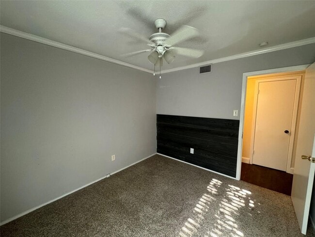 Building Photo - move in ready!