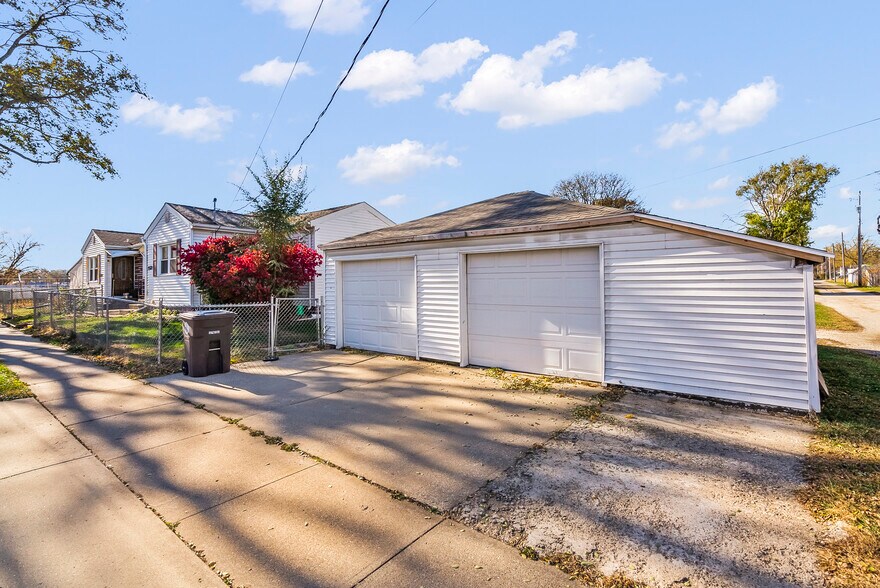 Building Photo - 1522 W 9th St