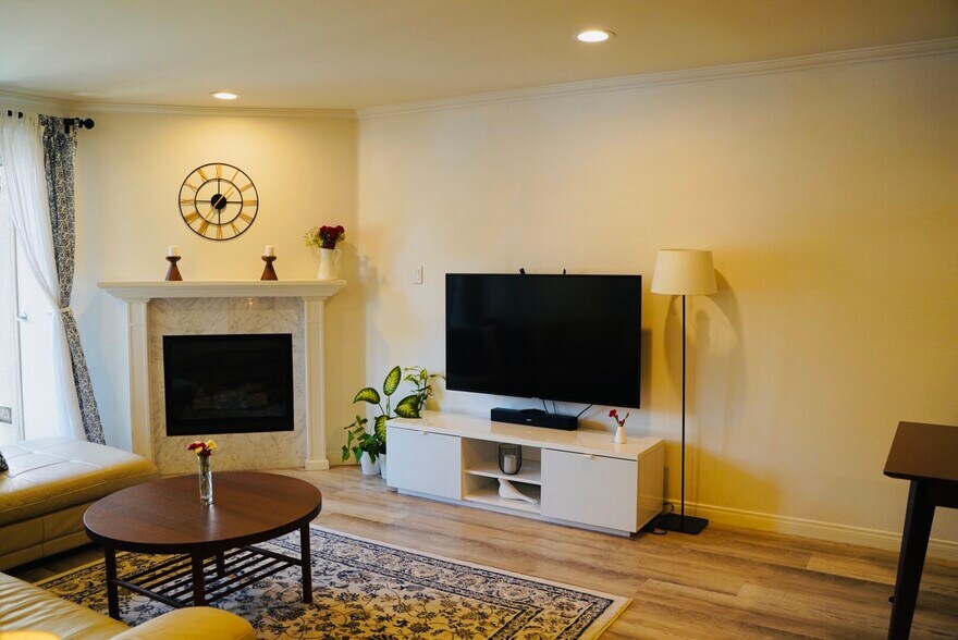 Building Photo - 21500 Burbank Blvd