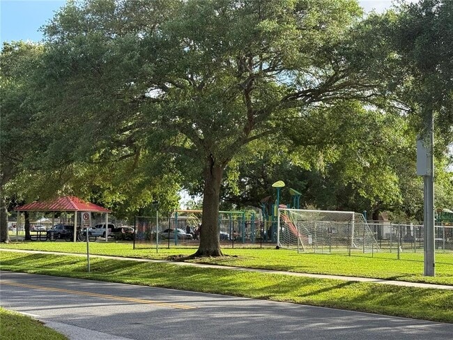 Building Photo - 644 Indiana St