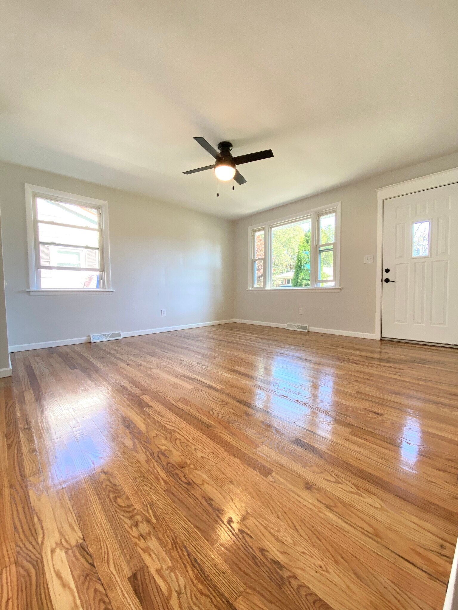 Living room - 2136 W 22nd St