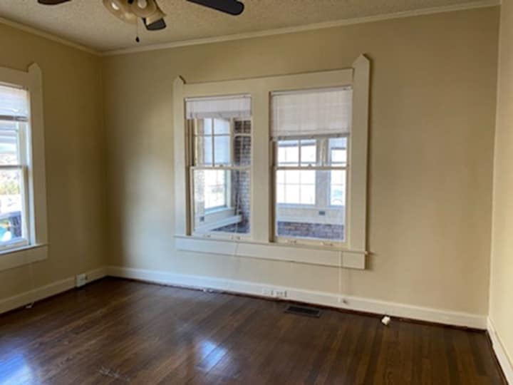 Building Photo - 617 10th Ct S