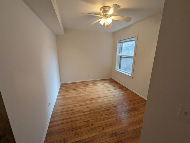 Building Photo - Updated Very Large 2 BR In Uptown