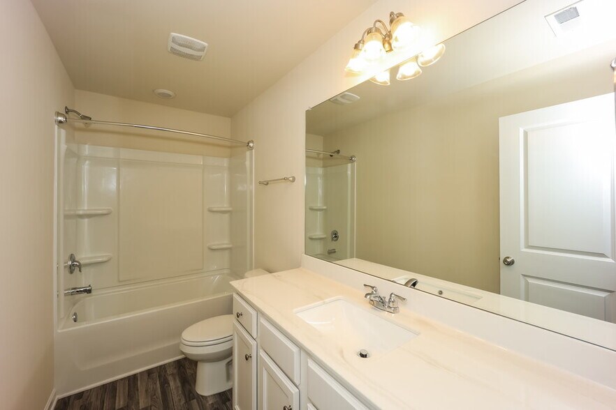 Building Photo - 372 Hamilton Pointe Dr