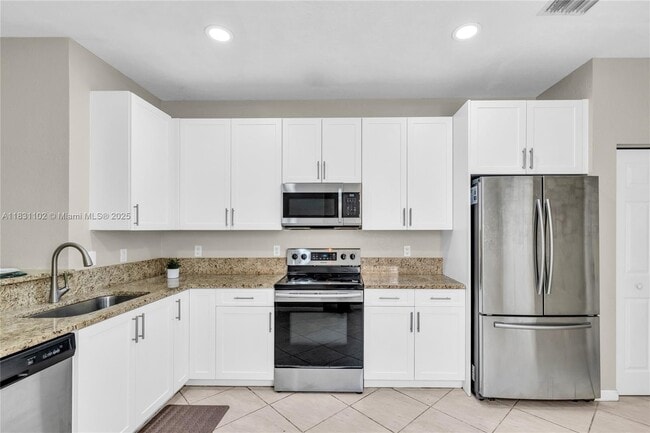 Building Photo - 4137 Briar Ln