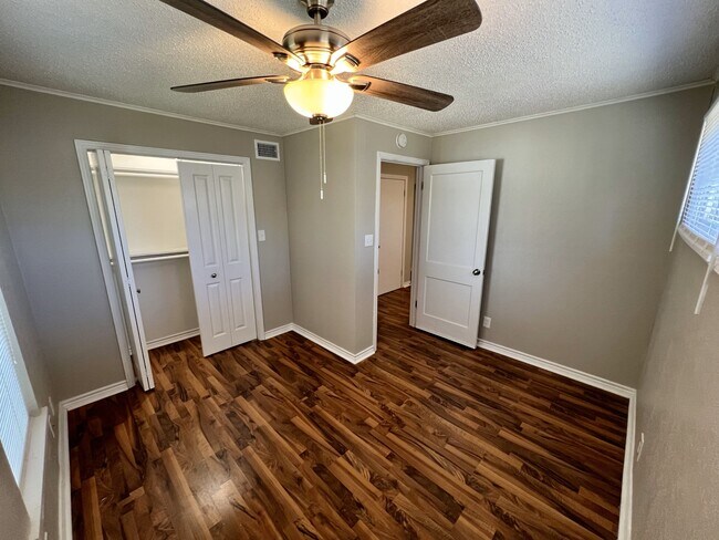 Building Photo - 3225 Knox St