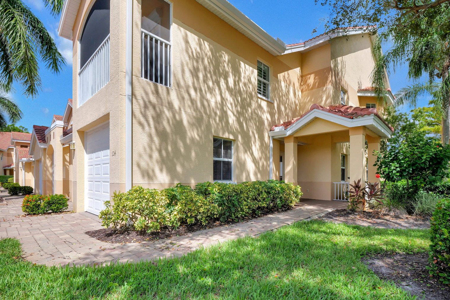 Building Photo - 28600 Carriage Home Dr