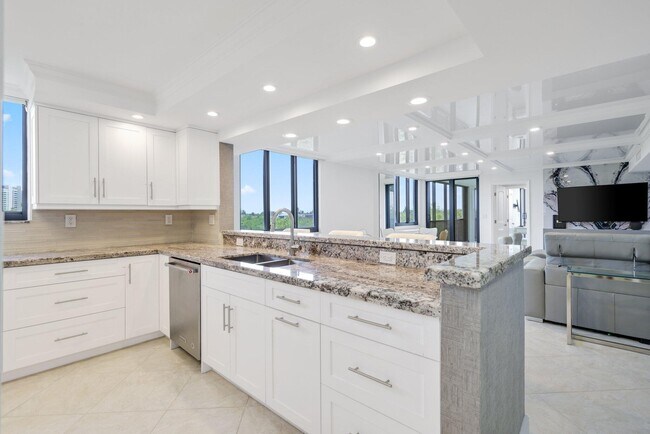 Building Photo - 3420 S Ocean Blvd