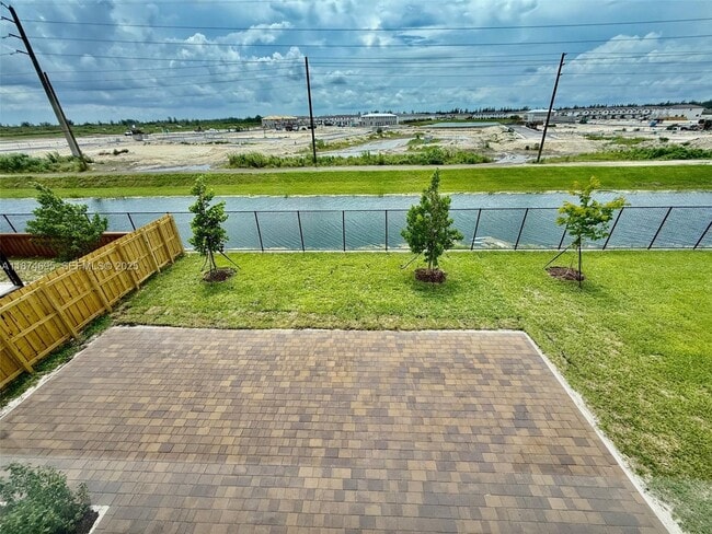 Building Photo - 2600 SE 25th St