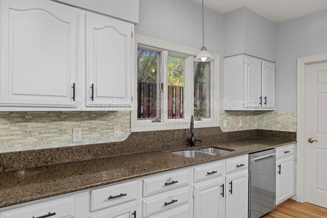 Building Photo - 14637 Timberlake Manor Ct