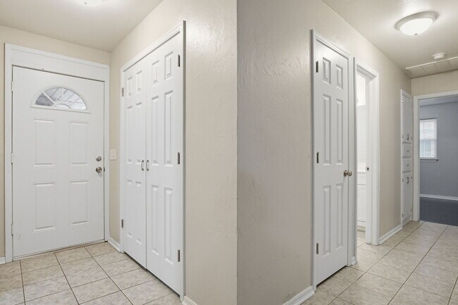 Building Photo - 3717 N Eagle Ln