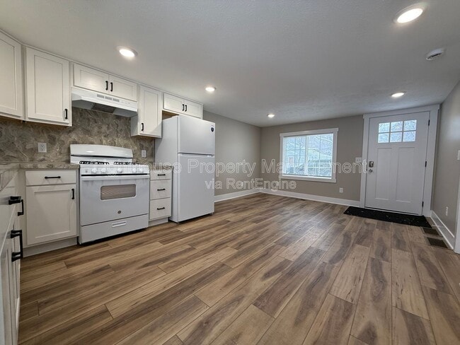 Building Photo - 3325 9th St