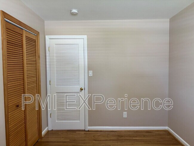 Building Photo - 3203 Amador Dr