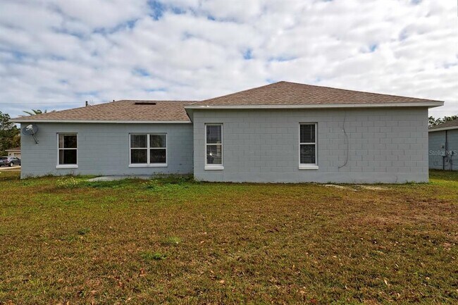 Building Photo - 752 Paris Dr