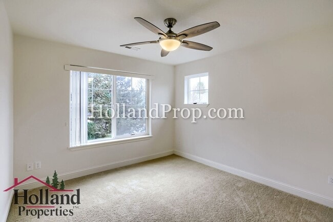 Building Photo - Must See, Beautiful 4 bedroom home in Hillsboro