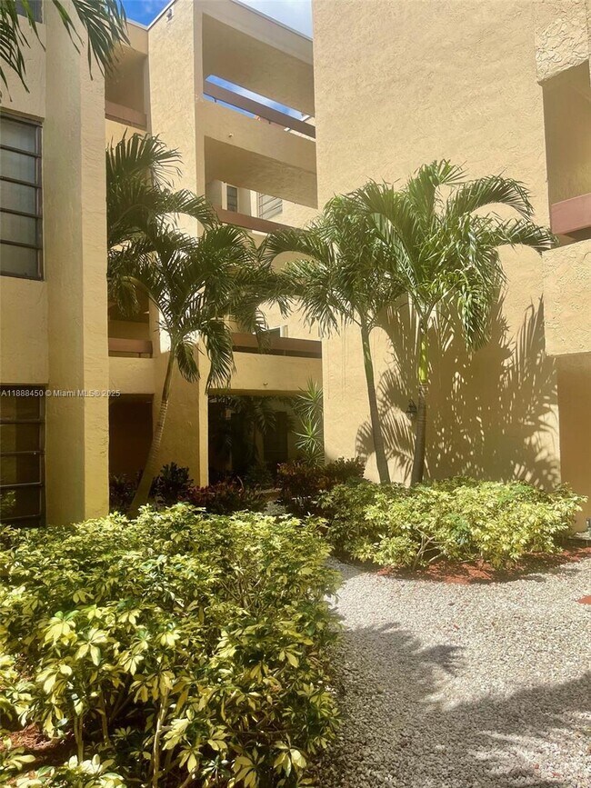 Building Photo - 9015 SW 125th Ave