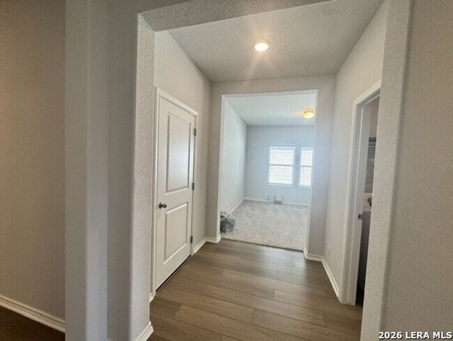 Building Photo - Newer Beautiful Home featuring 3-bedroom 2 Bath Plus office