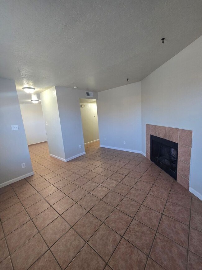 Building Photo - Comfortable 2 Bedroom Rio Rancho Apartment