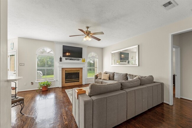 Building Photo - 44 Parkway Pl