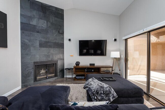 Building Photo - 2041 N 87th Way