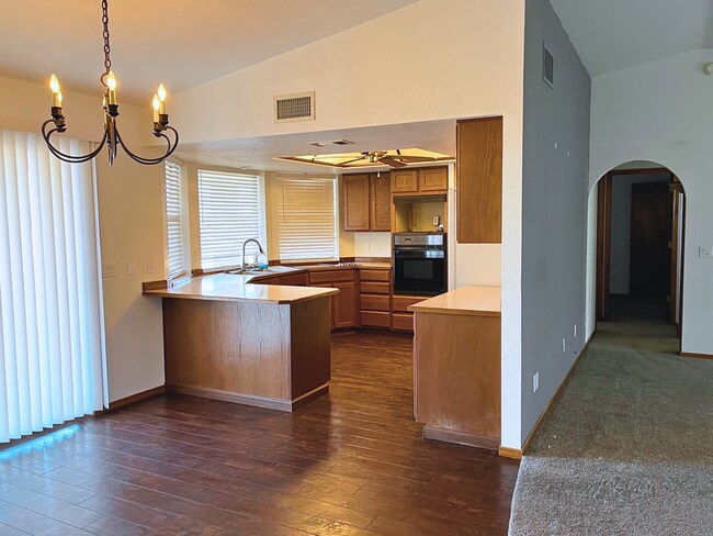 Building Photo - Unfurnished Long Term House! Price Adjustm...